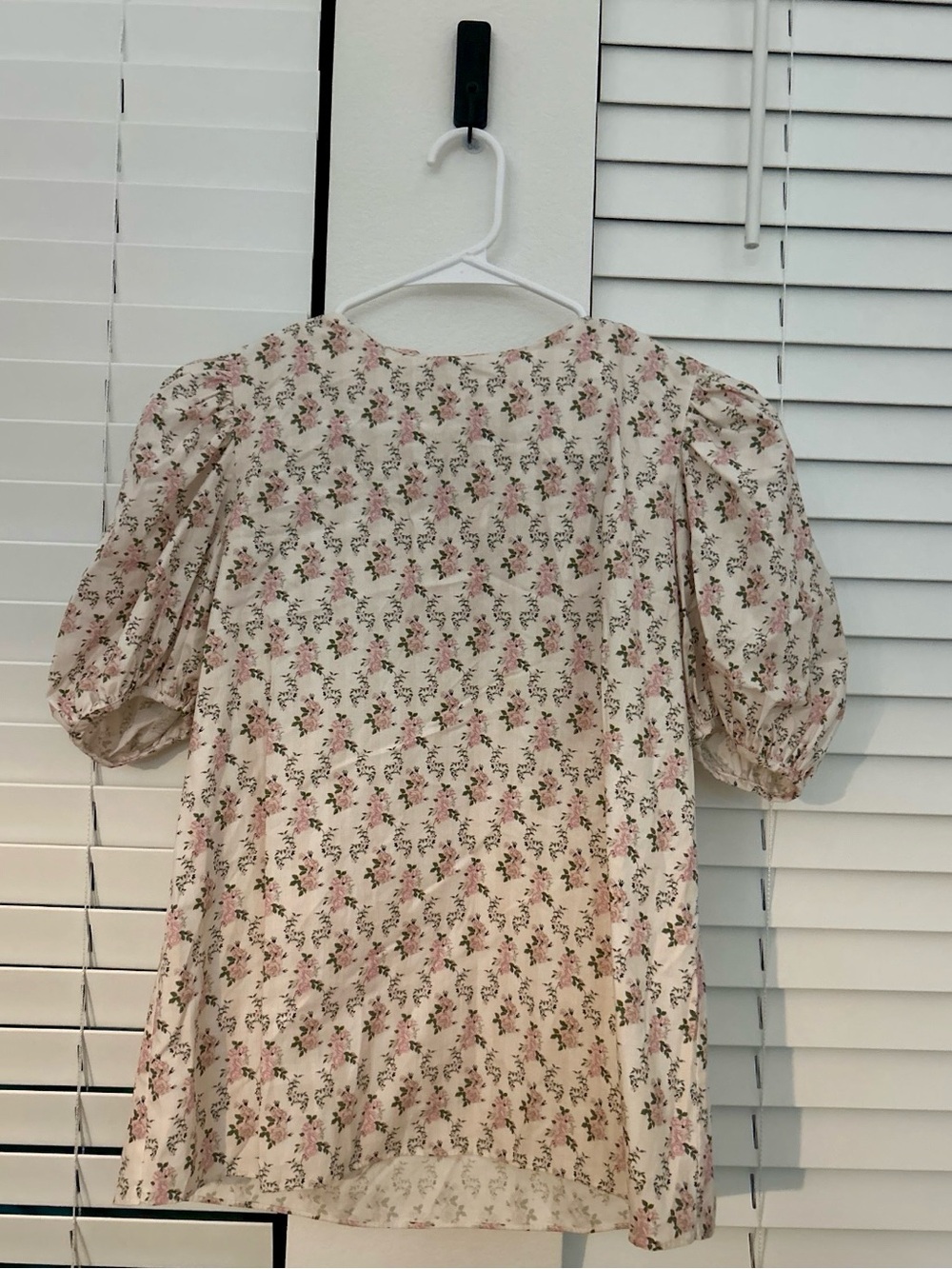 Dondolo Cream Floral Puff-Sleeve Blouse with Pink Rose Print and Bow on the Back